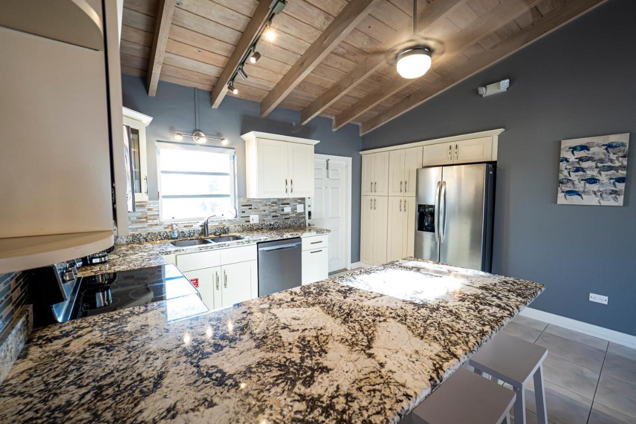 Newly Renovated 3Br2Ba Duplex With Private Dock Villa Key Colony Beach Exterior photo